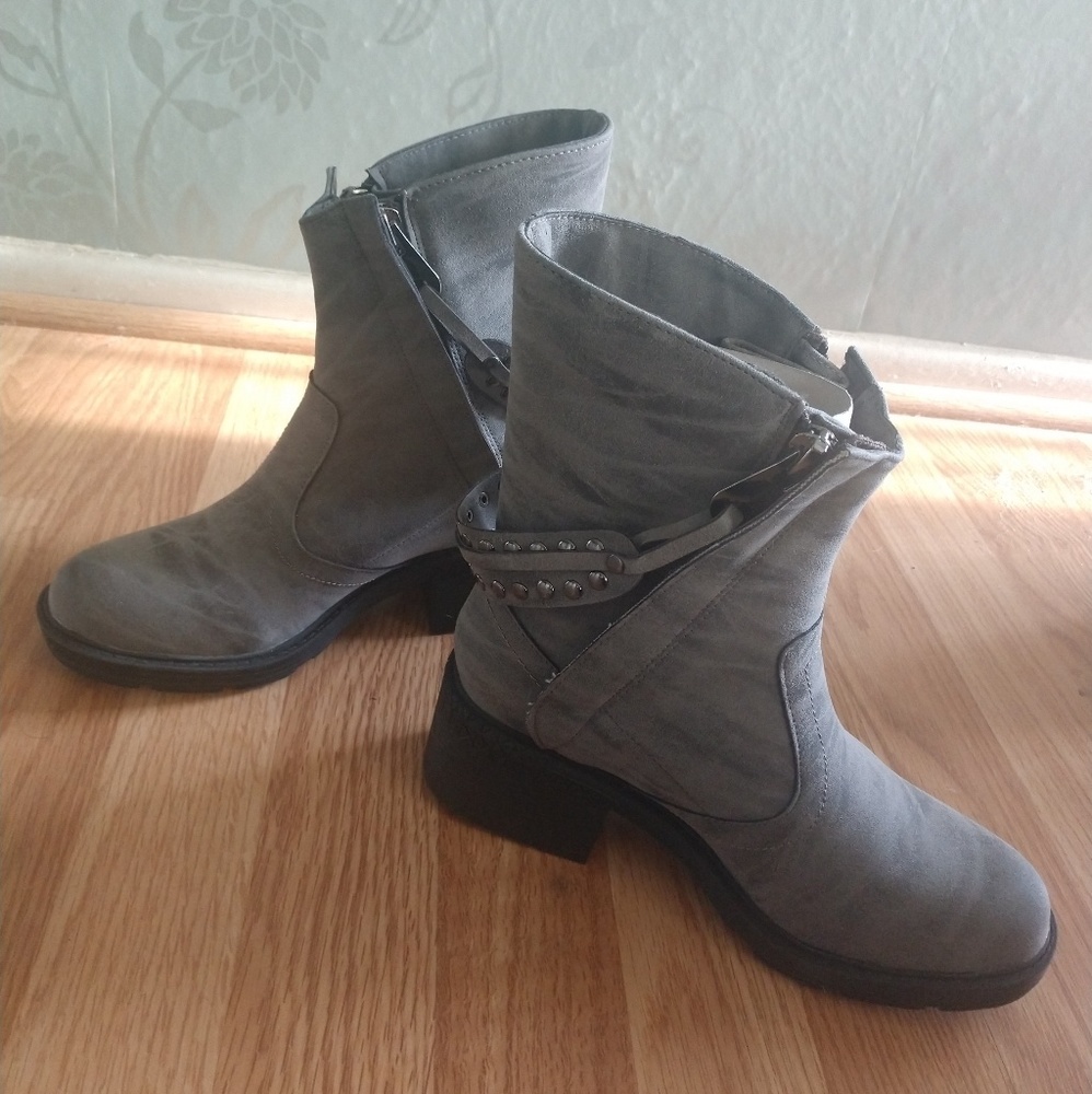 2 Lips Too Gray Boots